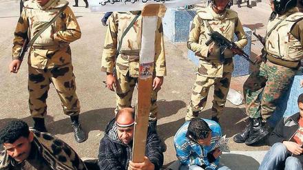 Protest der Minderheit. Vor dem Gebäude des ägyptischen Fernsehens in Kairo demonstrieren Christen für ihre Rechte. Foto: Mohamed Abd el Ghany/ Reuters