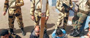 Protest der Minderheit. Vor dem Gebäude des ägyptischen Fernsehens in Kairo demonstrieren Christen für ihre Rechte. Foto: Mohamed Abd el Ghany/ Reuters