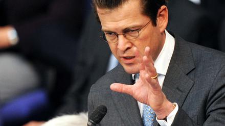 Verteidigungsminister Karl-Theodor zu Guttenberg während der Fragestunde im Bundestag.