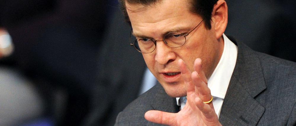 Verteidigungsminister Karl-Theodor zu Guttenberg während der Fragestunde im Bundestag.