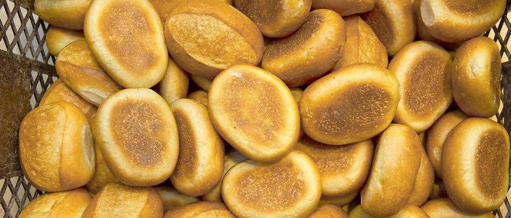 Nicht immer müssen es Brötchen vom Bäcker an der Ecke sein. Viele Aufbackbrötchen schneiden im Test ordentlich ab.