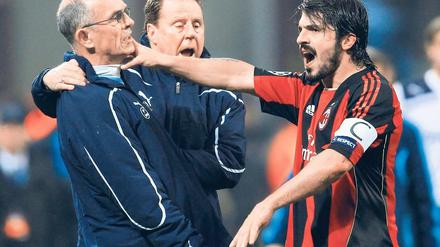 Griff zum Hals. Gattuso legt sich mit Tottenhams Kotrainer an. Foto: Reuters