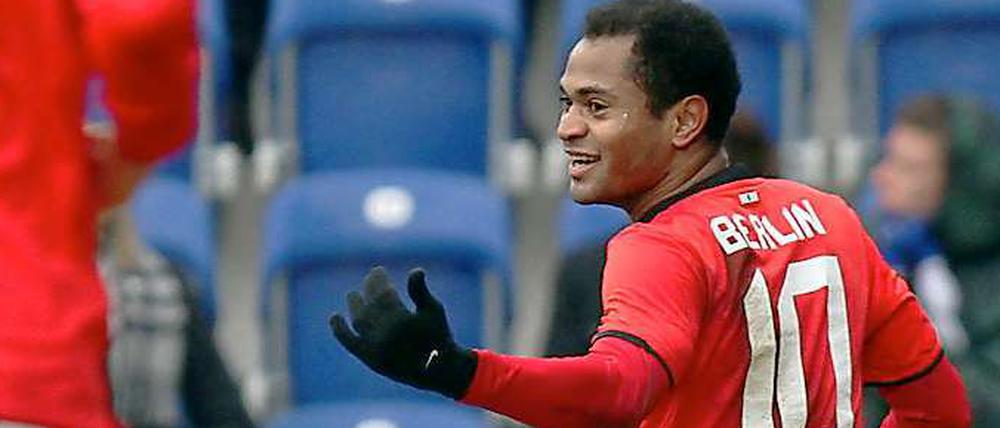 Kann schon wieder lachen: Herthas Raffael wird wohl gegen Union auflaufen.