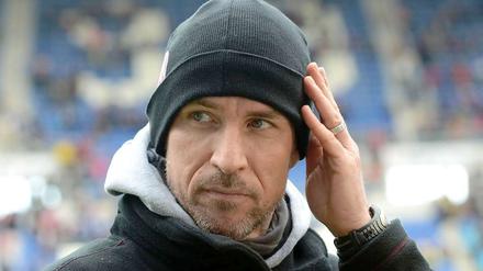 FCK-Trainer Kurz schwant nichts Gutes. Gegen Hoffenheim verloren die Pfälzer ihr drittes Ligaspiel in Folge.