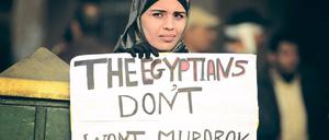Die Nase voll. Die Ägypter wollen Präsident Mubarak nicht mehr, müssen aber möglicherweise noch einige Monate mit ihm leben – zumindest formell. Foto: Patrick Baz/AFP