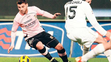Neues Italien. Palermos Antonio Nocerino (l.) ist wenigen Fans ein Begriff. Foto: Reuters