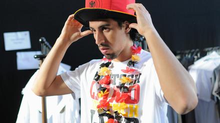 Sami Khedira, 23, ist bei der Fußball-WM 2010 zu einem der wichtigsten deutschen Nationalspieler aufgestiegen. Nach dem Turnier konnte der Mittelfeldspieler vom VfB Stuttgart zu Real Madrid wechseln. Das Foto zeigt ihn bei Werbeaufnahmen.