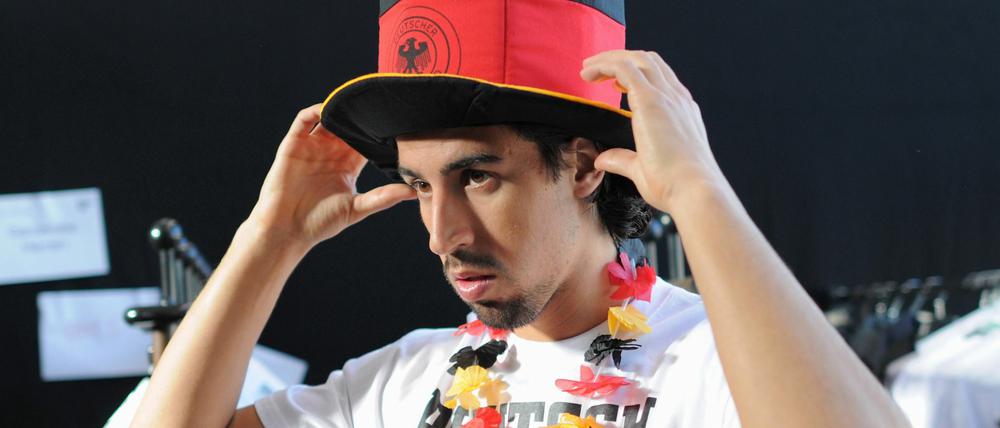 Sami Khedira, 23, ist bei der Fußball-WM 2010 zu einem der wichtigsten deutschen Nationalspieler aufgestiegen. Nach dem Turnier konnte der Mittelfeldspieler vom VfB Stuttgart zu Real Madrid wechseln. Das Foto zeigt ihn bei Werbeaufnahmen.