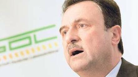 Zieht in den Arbeitskampf und verspricht Augenmaß: GDL-Chef Claus Weselsky.
