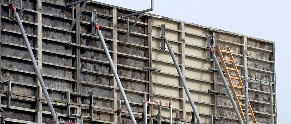 An dieser Stelle war der Bauarbeiter aus etwa drei Metern von einer Holzleiter gefallen. 