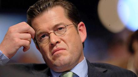 Hat er bei seiner Doktorarbeit getäuscht? Bundesverteidigungsminister Karl-Theodor zu Guttenberg (CSU).