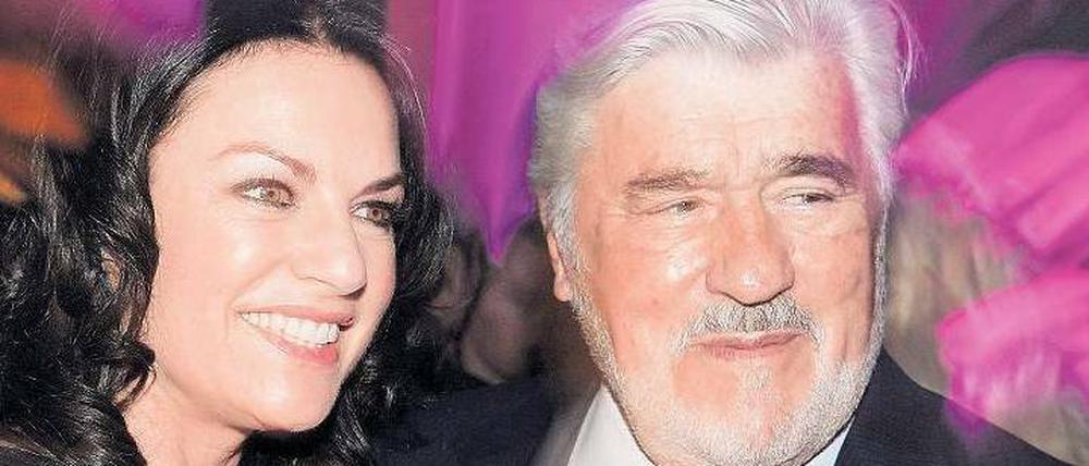 Spaß am Abend. Christine Neubauer and Mario Adorf bei der ARD-Fete.