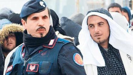 In guter Gesellschaft. Viele der tunesischen Flüchtlinge auf Lampedusa sind jung, gut ausgebildet und sprechen mehrere europäische Sprachen. Sie wollen arbeiten und suchen teilweise wohl nur vorübergehend Schutz vor Chaos und Gewalt in ihrer Heimat. 