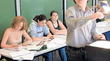 Was in der Arbeitswelt hilft. Neben dem Fachstudium sollen die Studierenden berufspraktische Kurse belegen. Fremdsprachen sind beliebter als manche Computerkurse.