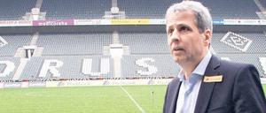 Lucien Favre will präziser trainieren und so das fast Unmögliche schaffen: den drohenden Abstieg des Traditionsklubs verhindern. 