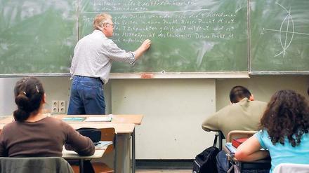 Im Unklaren. Am Freitag endet die Anmeldefrist für die Oberschulen. Noch immer sind viele Eltern auf der Suche nach der richtigen Strategie.