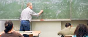 Im Unklaren. Am Freitag endet die Anmeldefrist für die Oberschulen. Noch immer sind viele Eltern auf der Suche nach der richtigen Strategie.