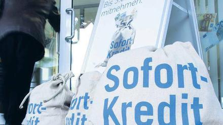 Köder für den Kunden. Manche Banken bieten mittlerweile Kredite mit einem Verkaufsschutz an. Foto: ddp