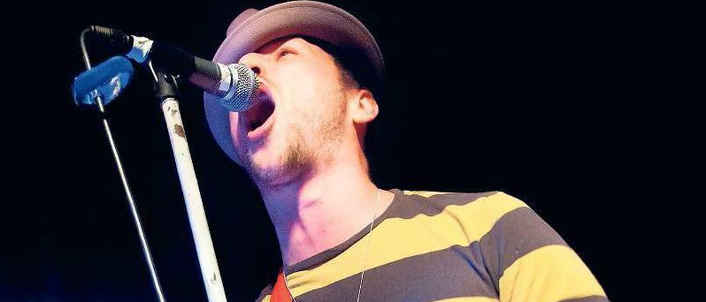 Mit Mütze. Beatsteaks-Sänger Arnim ist ein prima Unterhalter.