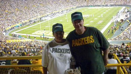 Joachim Vetter mit Ehefrau Renee im ehrwürdigen Lambeau Field Stadion von Green Bay.