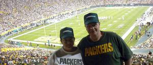 Joachim Vetter mit Ehefrau Renee im ehrwürdigen Lambeau Field Stadion von Green Bay.