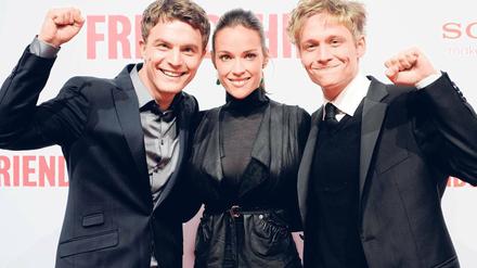 Spitze. „Friendship“ mit Friedrich Mücke, Alicja Bachleda und Matthias Schweighöfer (v.l.) war der erfolgreichste deutsche Film. Foto: ddp