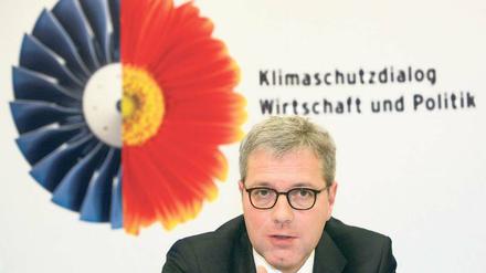 Norbert Röttgen nahm die Berichte der Unternehmen entgegen.