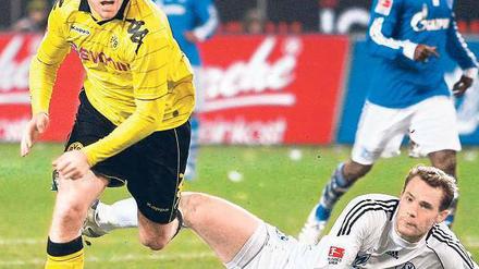 Und wieder vorbei. Die Dortmunder, hier Jakub Blaszczykowski, scheiterten immer wieder an Schalkes Kapitän und Torwart Manuel Neuer. Foto: Reuters
