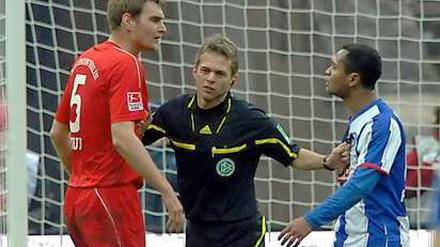 Hier in Clinch mit Raffael, ansonsten abgeklärt: Christian Stuff war einer der besten Unioner beim Derby.
