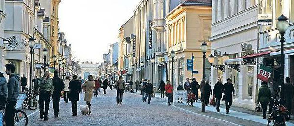 Schwindende Beliebtheit. Die Brandenburger Straße leidet unter zunehmendem Leerstand und mangelnder Sauberkeit. Potsdamer beklagen sich über die abnehmende Attraktivität der Einkaufsmeile. 