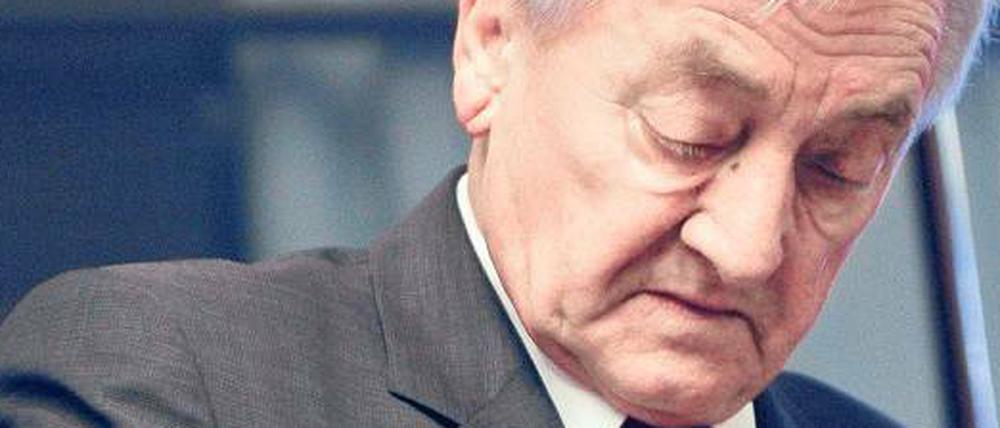 Zehn Jahre danach. Klaus Landowsky, Ex-Bankier und Ex-CDU-Fraktionschef, verlor 2001 die Macht, sein Ansehen, seine Ehre. Nun hat die Staatsanwaltschaft den Freispruch vom Vorwurf der Untreue beantragt. Vor Gericht will er heute reden. 