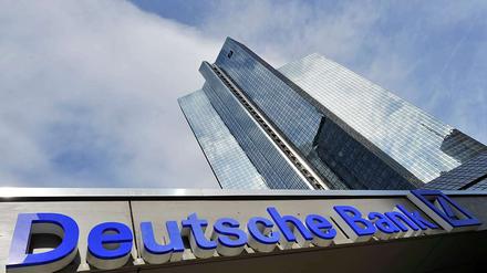 Im Streit zwischen Mittelständlern und der Deutschen Bank um verlustreiche Zinswetten verhandelt der Bundesgerichtshof.