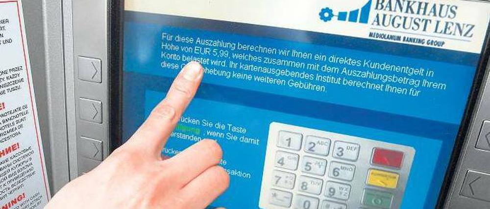 Alleinstellung. Die Automaten von August Lenz stehen oft dort, wo viele Touristen, aber wenige Banken sind, wie hier am Anhalter Bahnhof in Berlin. 
