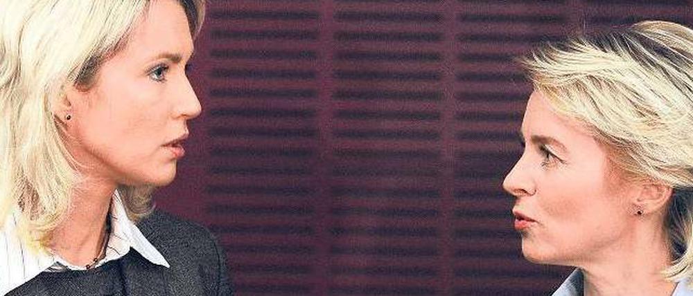 Nicht ganz auf Augenhöhe. Ursula von der Leyen (rechts) verhandelt für die Regierung, Manuela Schwesig soll die Interessen der SPD durchsetzen.