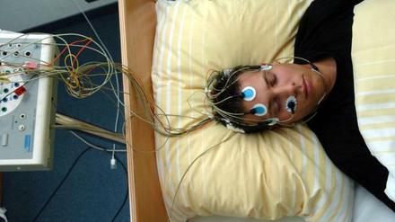 Jeder Dritte hat Probleme mit Schlafstörungen. Etwa jeder Zehnte muss deswegen von Psychologen oder Neurologen behandelt werden. 