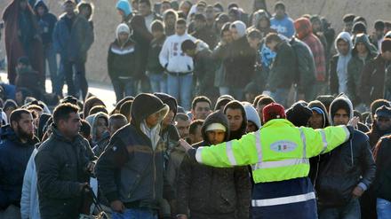 Lampedusa ist von der unerwarteten Flüchtlingswelle aus Nordafrika völlig überrollt worden.