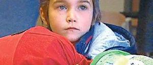 Jedem sein Päckchen. Für Florian beginnt der Ernst des Lebens mit fünf. Foto: NDR