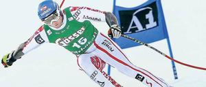Kampf ums Gleichgewicht. Der Österreicher Georg Streitberger stürzte bei der Abfahrt in Chamonix, einer von mehreren schweren Unfällen in den vergangenen Wochen. Foto: dpa