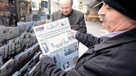 Schlagzeilen machen die Proteste in Ägypten auch bei der Presse im Ausland. Die Zeitungen im Libanon (Foto) konzentrieren sich auf die regionalen Auswirkungen. Foto: dpa