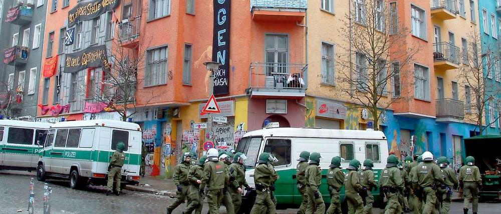 Nach fünf Stunden ist die Räumung des Hauses abgeschlossen, die Bewohner wurden festgenommen.