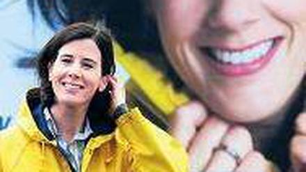 Im Friesennerz macht Katja Suding für die FDP in Hamburg Wahlkampf. Foto: dpa
