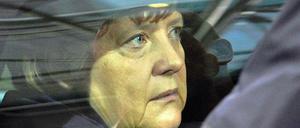 Blick durch die Scheibe. Angela Merkel macht es wie die meisten westlichen Staatschefs: Zur Lage in Ägypten äußert sich die Bundeskanzlerin, wenn überhaupt, nur zurückhaltend.