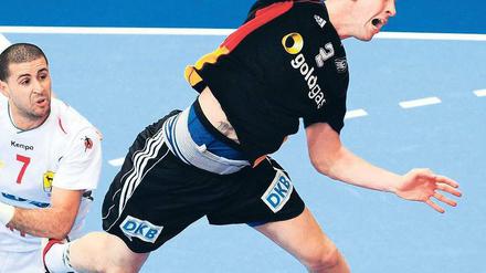 Der Boss bin ich. Kapitän Pascal Hens freut sich über die verbesserte Stimmung im deutschen Team. Vor dem Spiel gegen Tunesien hatte es eine Aussprache gegeben. Foto: AFP