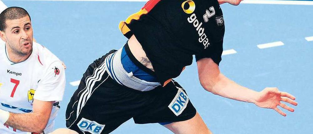 Der Boss bin ich. Kapitän Pascal Hens freut sich über die verbesserte Stimmung im deutschen Team. Vor dem Spiel gegen Tunesien hatte es eine Aussprache gegeben. Foto: AFP