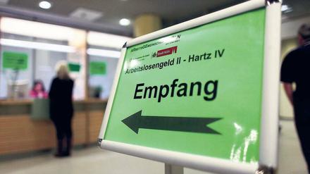 In Arbeit. Was Hartz-IV-Empfänger am Ende tatsächlich empfangen, ist noch ungewiss. 