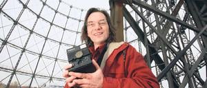 Sein Lieblingsobjekt. Hobby-Fotograf Wartmann stellt im Kulturhaus Schöneberg viele Bilder seiner Gasometer-Serie aus. 