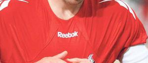 In freudiger Erwartung. Lukas Podolski scheint als Kapitän beim 1. FC Köln wieder Spaß an seiner Arbeit gefunden zu haben. Foto: dpa