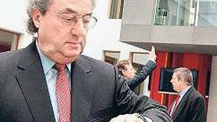 Zwei Prozent sind genug. Arbeitgeberpräsident Dieter Hundt gab am Freitag in Berlin die Devise für die kommenden Tarifrunden aus: Zurückhaltung.
