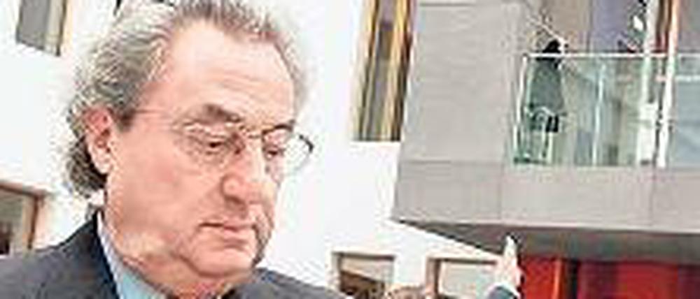 Zwei Prozent sind genug. Arbeitgeberpräsident Dieter Hundt gab am Freitag in Berlin die Devise für die kommenden Tarifrunden aus: Zurückhaltung. 