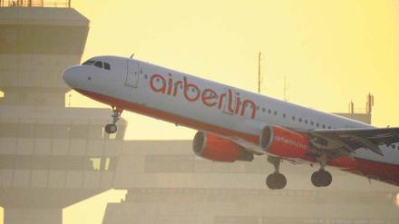 Ab nach oben. Viele der auf dem Flughafen Tegel startenden Maschinen fliegen über die Stadt. Der Lärm wird allerdings höchstens als belästigend eingestuft.